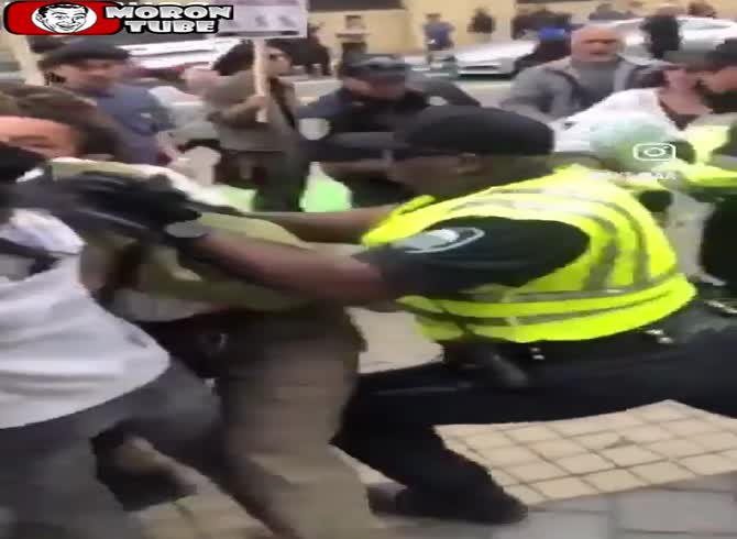 Video :Police abuse of a compilation of pro-Palestinian individuals